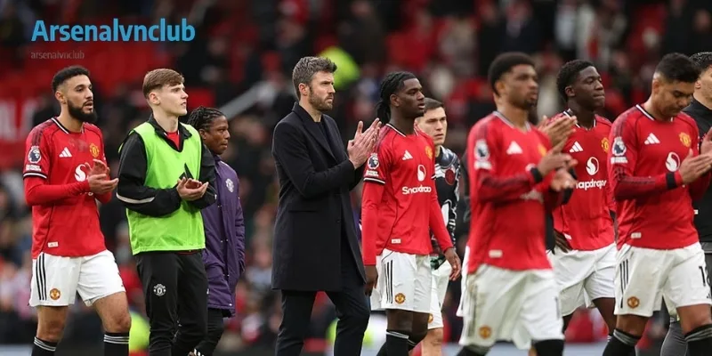 Sức mạnh khán đài và bản sắc tấn công